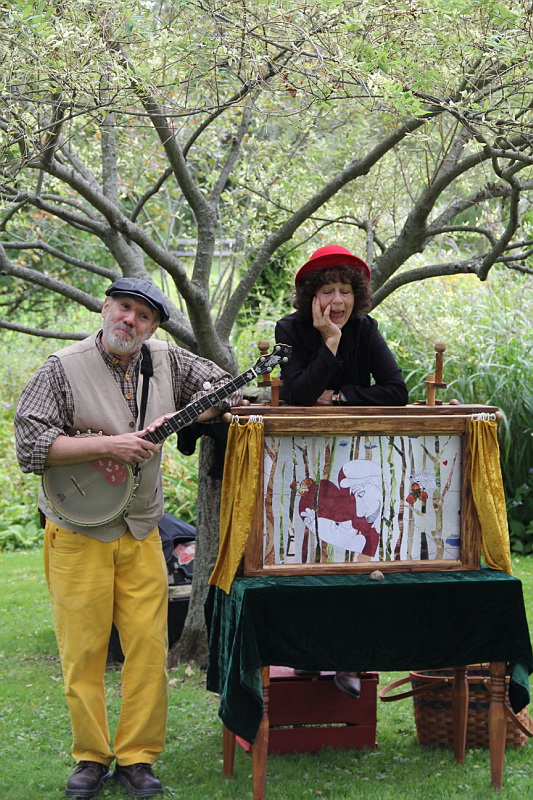 Puppets in Paradise, Performances, Music, Food and Animals